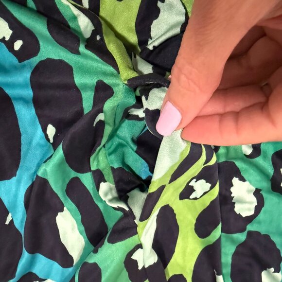 Diane Von‎ Furstenberg Blue Green Silk Blend Leopard Print Blouse Size 6 - Picture 7 of 9